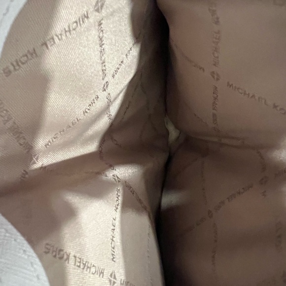 Michael Kors White Wristlet with Gold Details - Picture 4 of 7